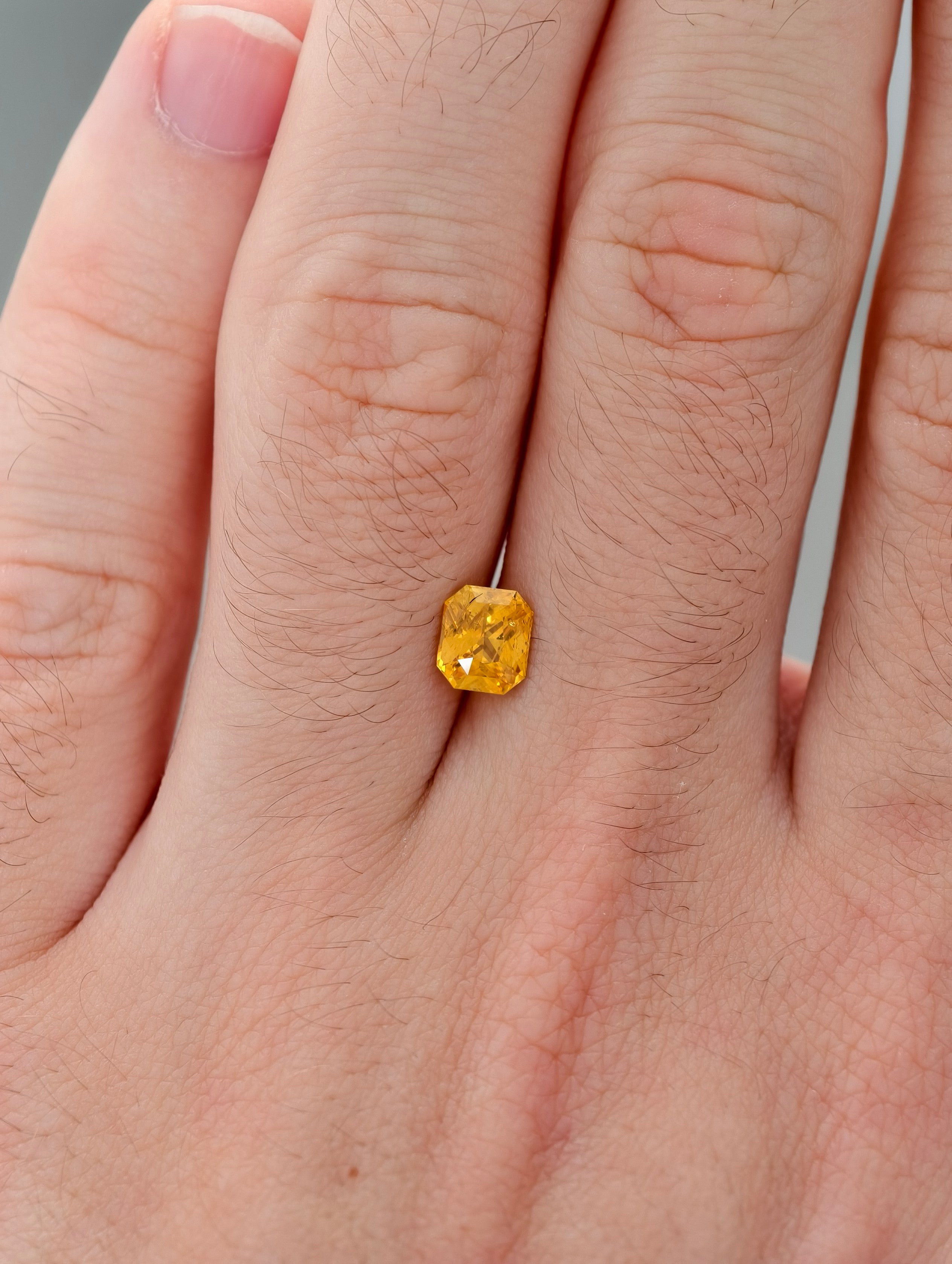 1.06ct Golden Orange Sapphire from Sri Lanka (Ceylon)