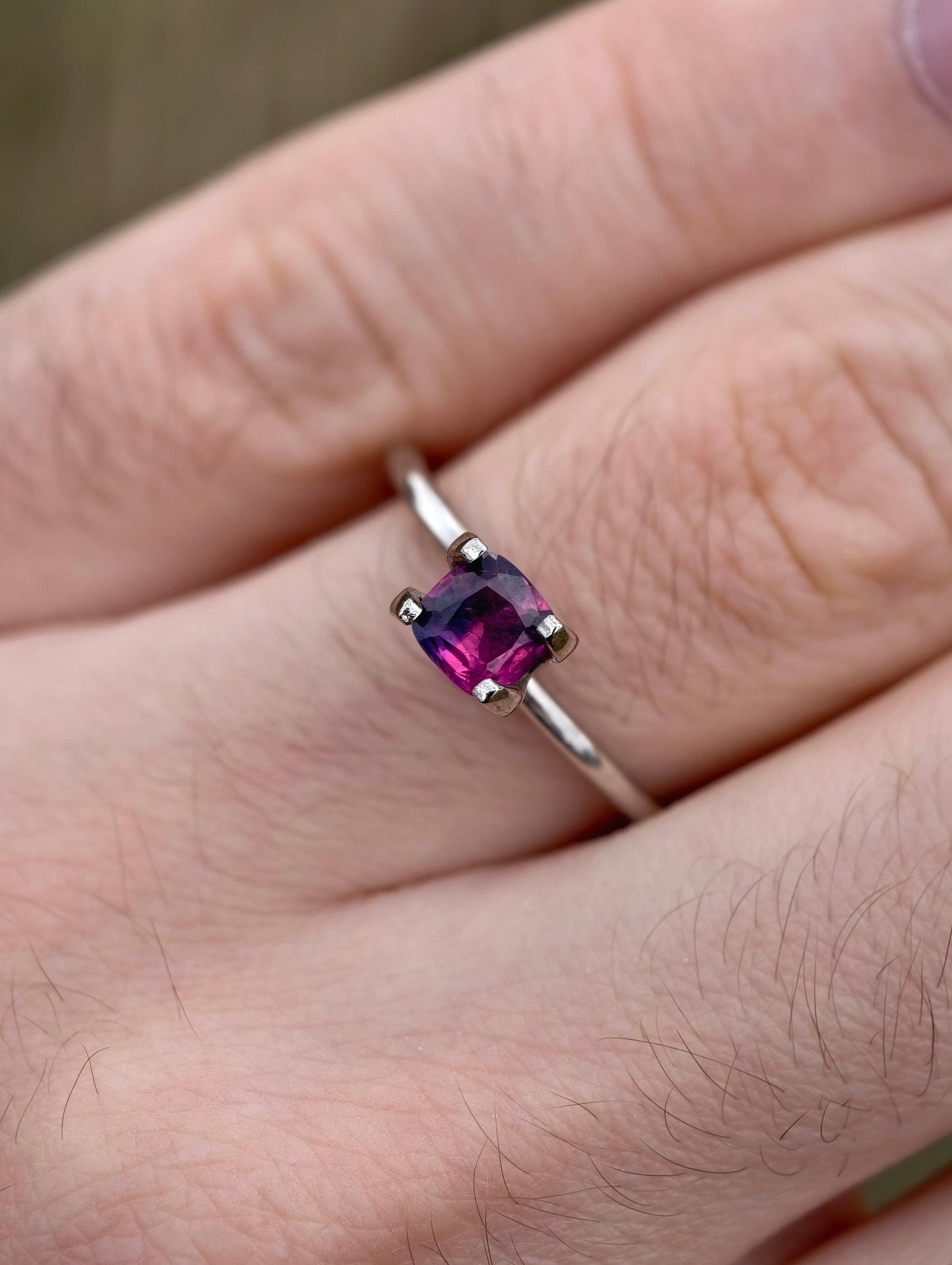 0.83ct Rot und Blauer Winza Rubin/Saphir aus Tansania