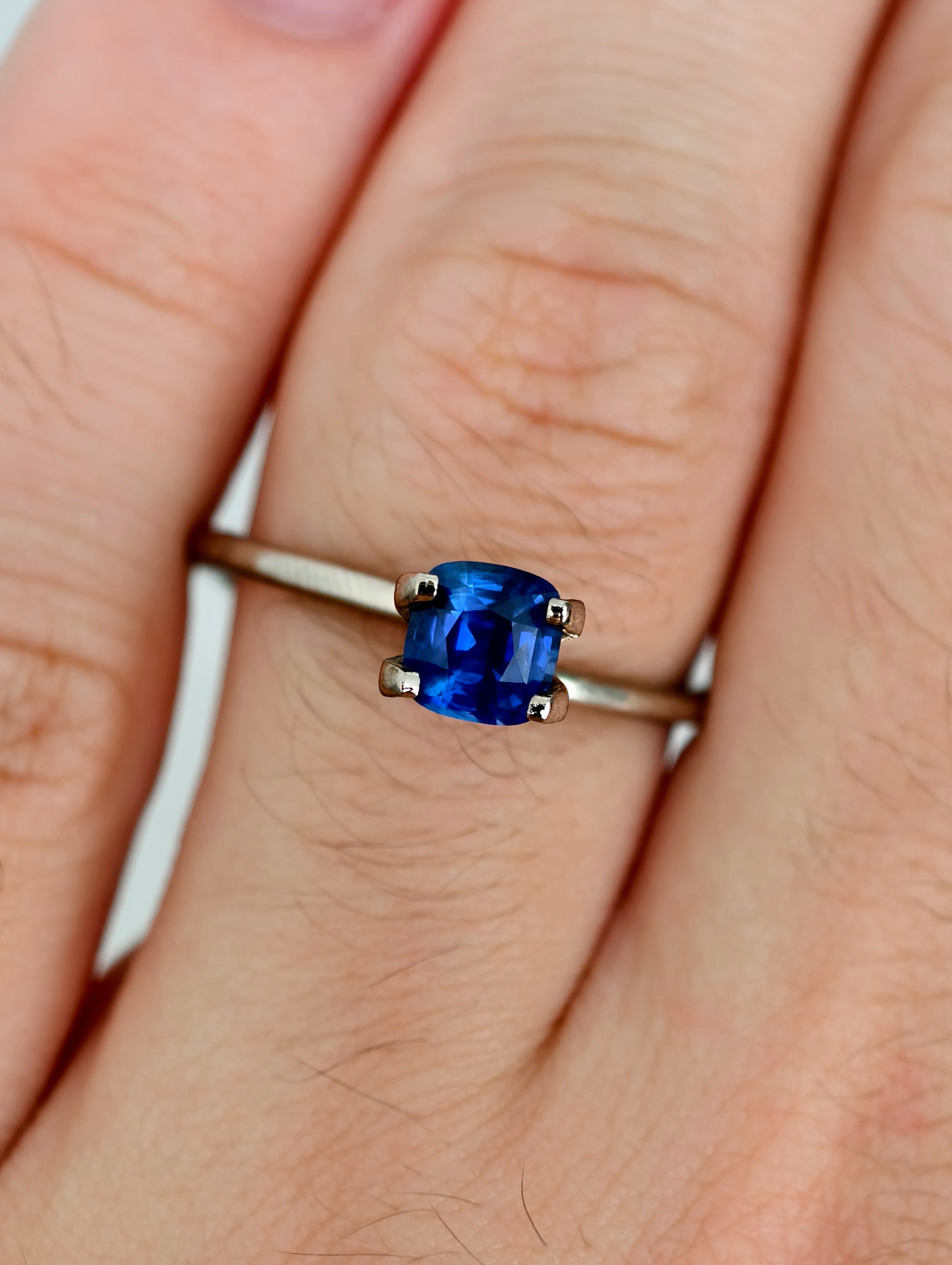 1.15ct Königsblauer Saphir aus Sri Lanka (Ceylon)