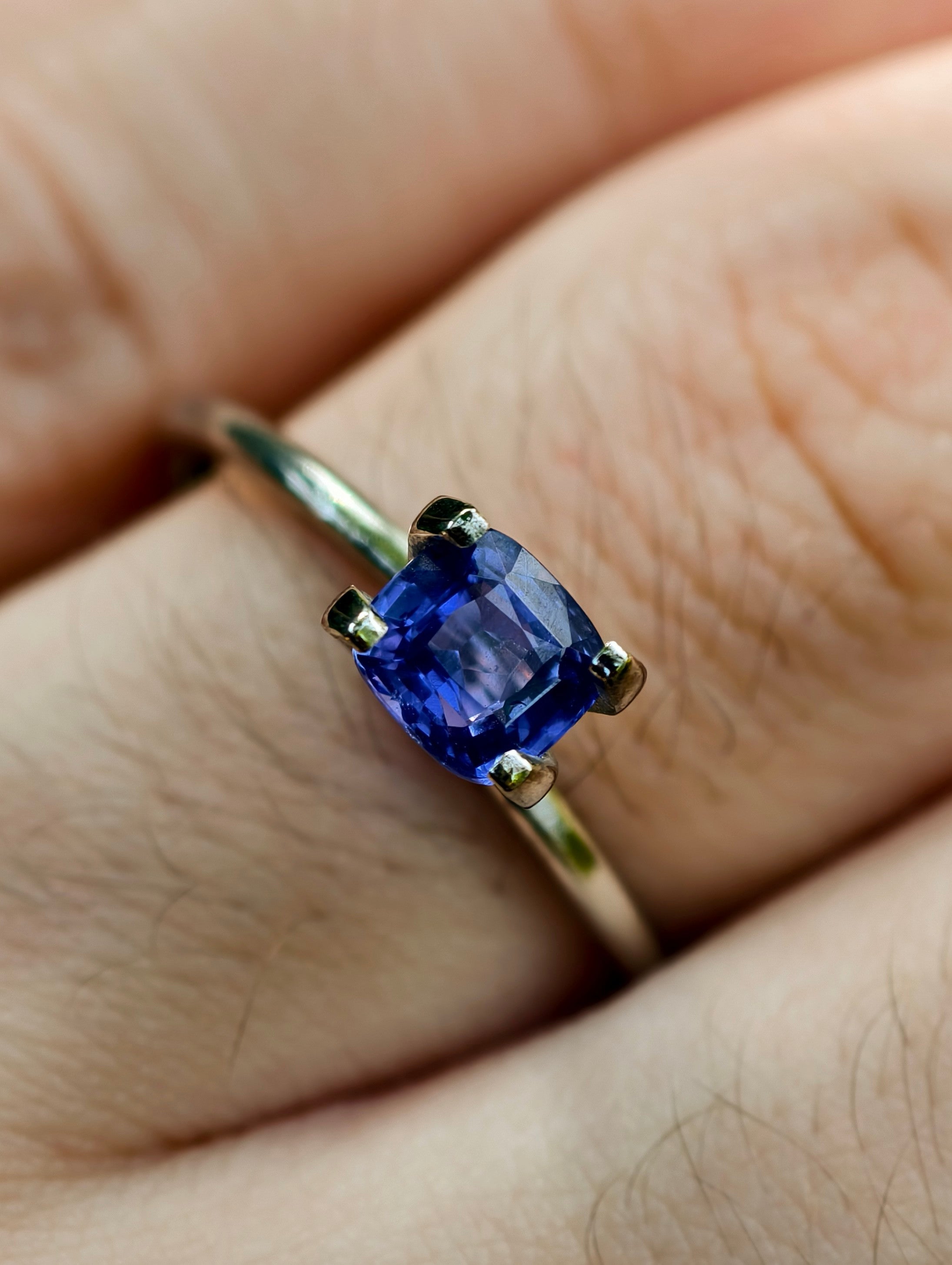 1.04ct Violetish Blue Color Change Sapphire from Sri Lanka (Ceylon)