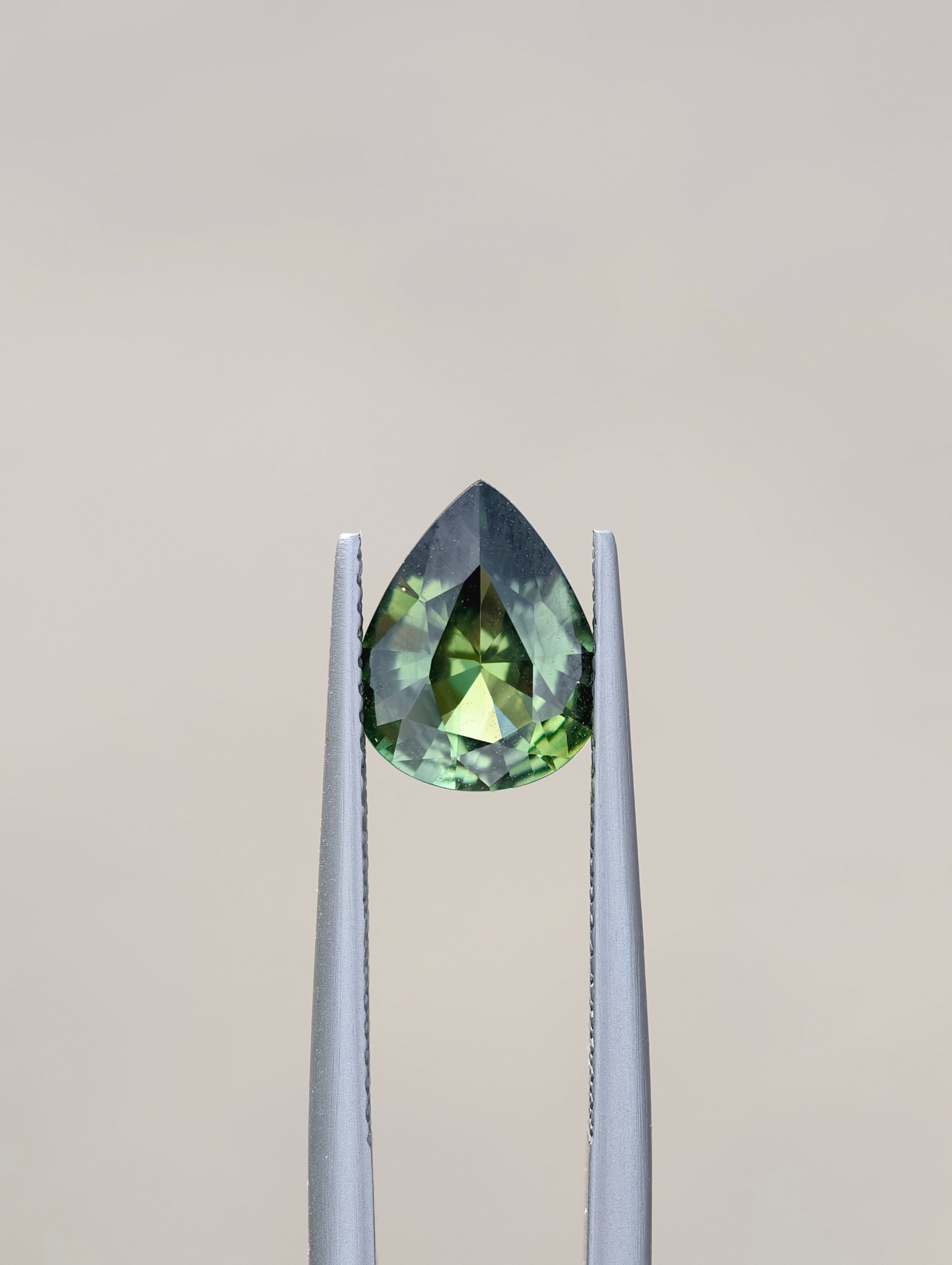 2.02ct Grüner Saphir aus Australien