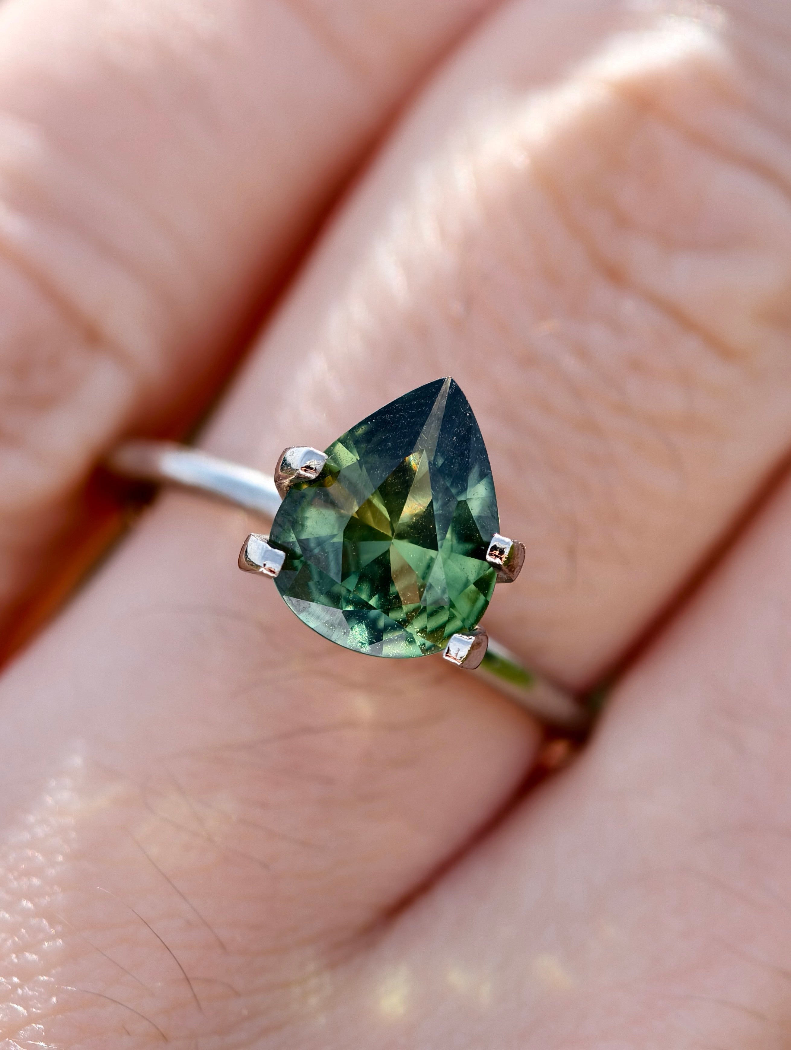 2.02ct Grüner Saphir aus Australien