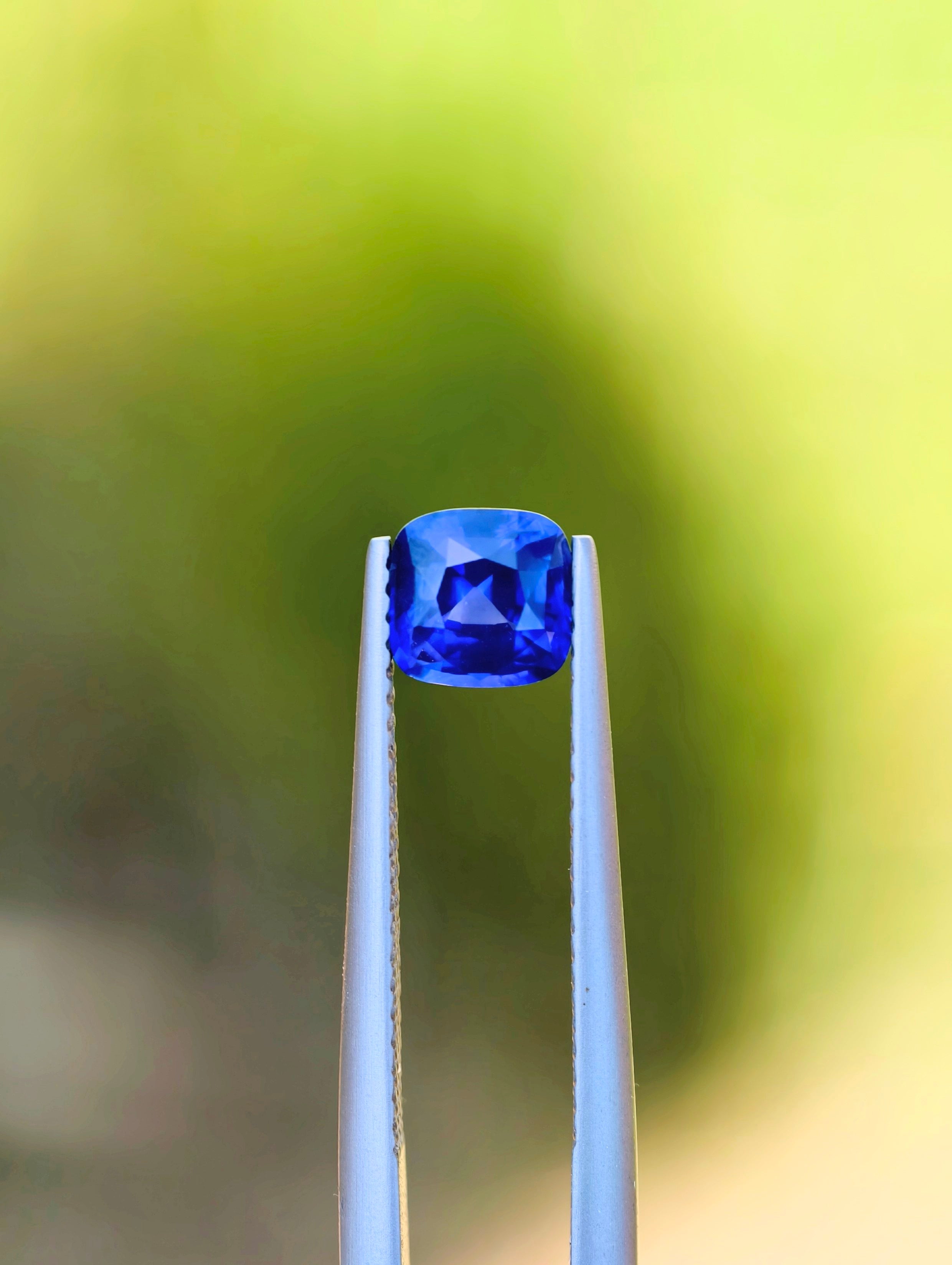1.15ct Königsblauer Saphir aus Sri Lanka (Ceylon)