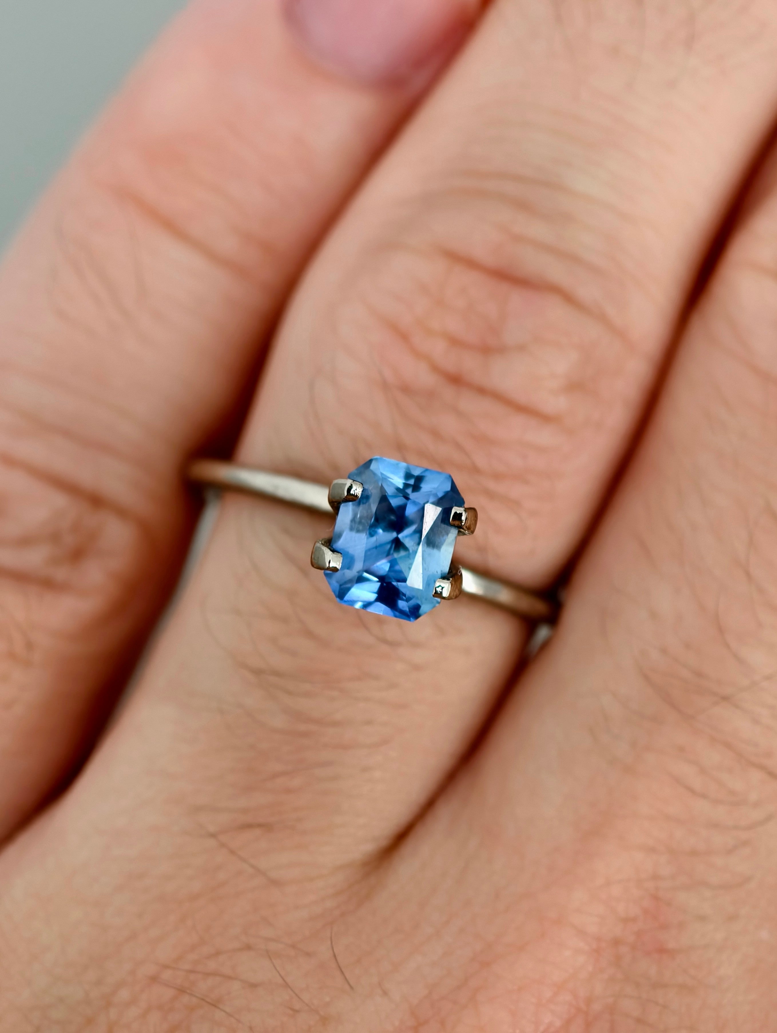 1.51ct Vibrant Cornflower Blue Sapphire from Sri Lanka (Ceylon)