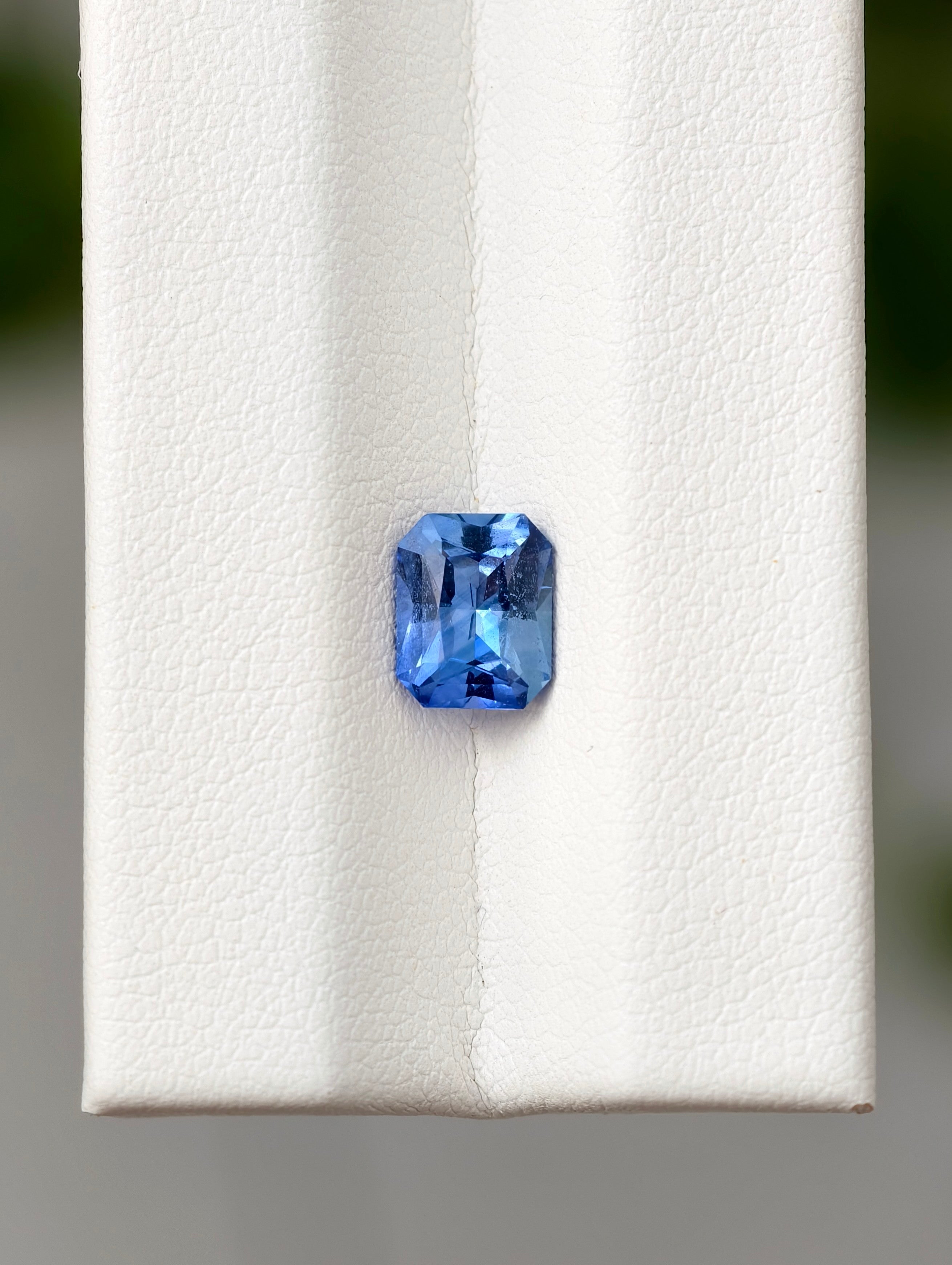 1.51ct Vibrant Cornflower Blue Sapphire from Sri Lanka (Ceylon)